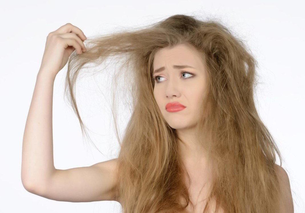  علاج الشعر المحروق من الصبغة: خطوات طبيعية لاستعادة حيويته ولمعانه